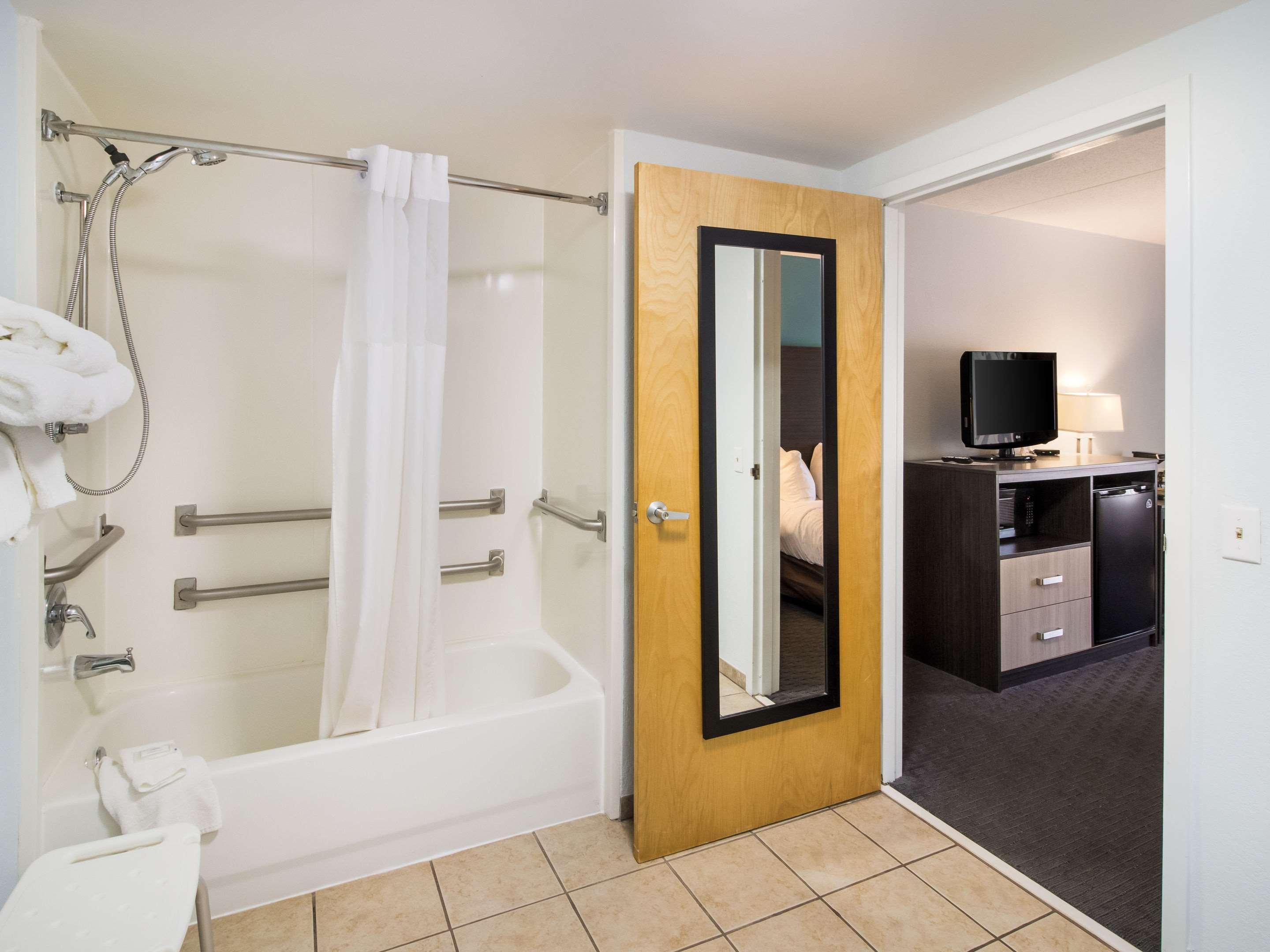 Clarion Inn Cleveland Near University Εξωτερικό φωτογραφία